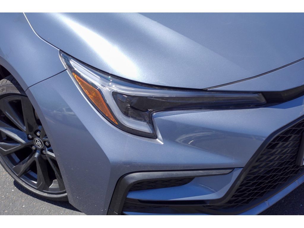Used 2025 Toyota Corolla SE FWD image 2