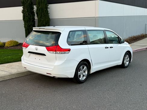 Used 2013 Toyota Sienna L image 5