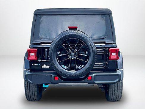Used 2022 Jeep Wrangler Unlimited Sahara AWD/4WD image 7