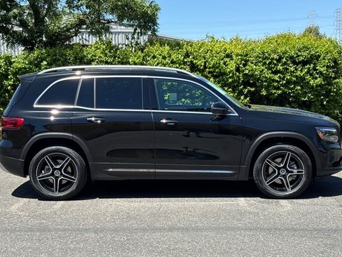 New 2026 Mercedes-Benz GLB 250 image 2
