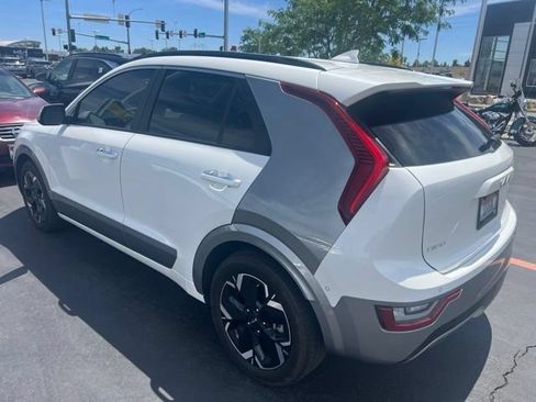 Used 2023 Kia Niro Wave w/ Wave Preserve Package FWD image 3