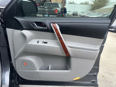 Used 2013 Toyota Highlander Limited image 15