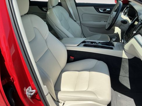 Used 2020 Volvo V60 T5 Momentum FWD image 15