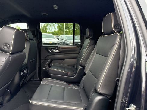 Used 2023 Chevrolet Suburban Premier AWD/4WD image 12