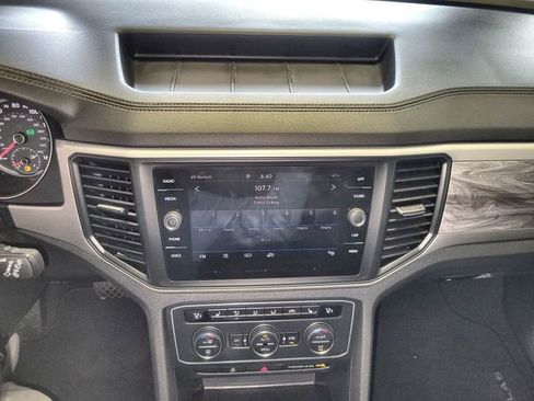 Used 2020 Volkswagen Atlas Cross Sport SE image 16