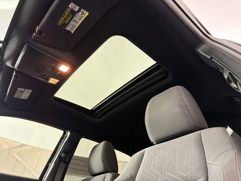 Used 2017 Toyota Tacoma TRD Off-Road image 16