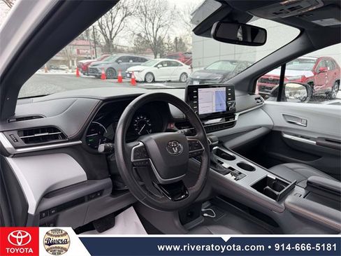 Used 2023 Toyota Sienna XSE image 10