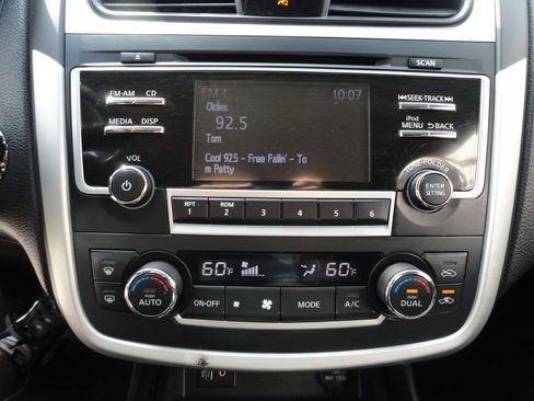 Used 2017 Nissan Altima 2.5 SV FWD image 14