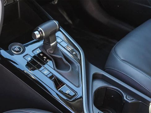 Used 2023 Kia Niro EX image 27