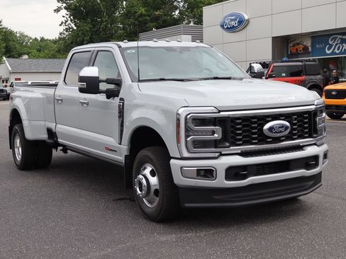 New 2026 Ford F350 Platinum w/ Platinum Plus Package AWD/4WD image 2