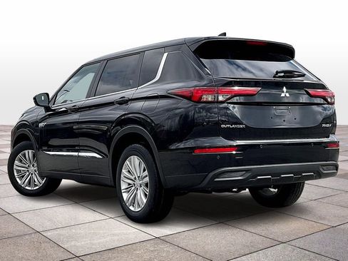 New 2025 Mitsubishi Outlander ES image 3