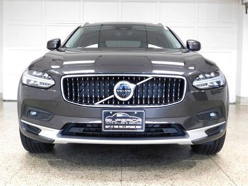 Used 2022 Volvo V90 B6 Cross Country AWD/4WD image 2