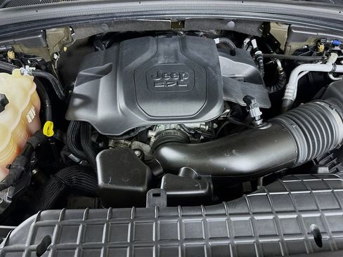 Used 2022 Jeep Grand Cherokee Overland w/ Luxury Tech Group IV image 34