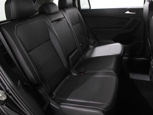 Certified 2021 Volkswagen Tiguan SE image 17