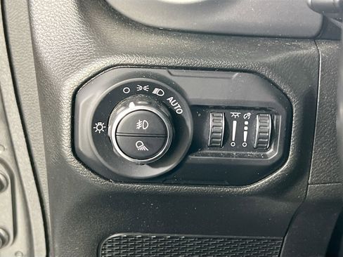 Used 2022 Jeep Gladiator Willys image 10