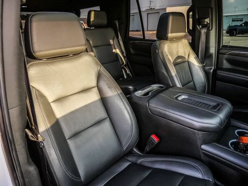 Used 2021 Chevrolet Tahoe LT w/ LT Signature Package RWD image 18