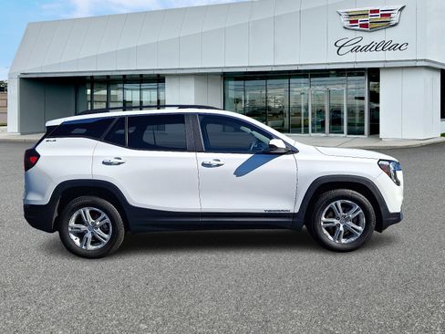 Used 2022 GMC Terrain SLE w/ Driver Convenience Package image 7