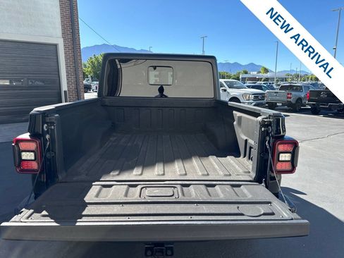 Used 2020 Jeep Gladiator Sport w/ Quick Order Package 24S AWD/4WD image 14