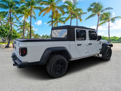 Used 2022 Jeep Gladiator Sport image 3
