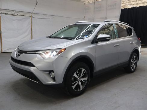 Used 2016 Toyota RAV4 XLE FWD image 3