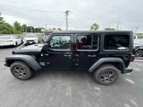 Used 2018 Jeep Wrangler Unlimited Sport S AWD/4WD image 3
