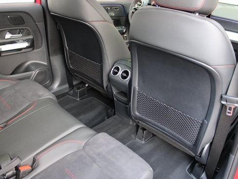 Used 2024 Mercedes-Benz GLB 250 4MATIC image 14