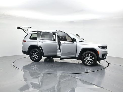 Used 2025 Jeep Grand Cherokee L Limited AWD/4WD image 52