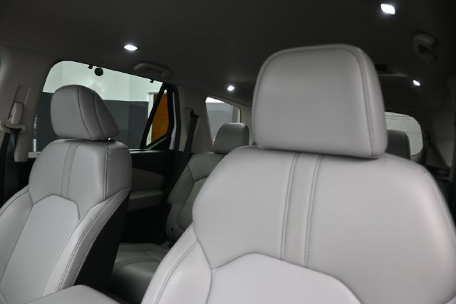 Used 2025 Honda Pilot EX-L image 2