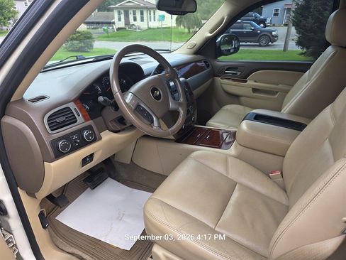 Used 2011 Chevrolet Avalanche LTZ AWD/4WD image 9