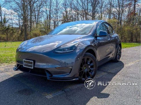 Used 2023 Tesla Model Y Long Range AWD/4WD image 1
