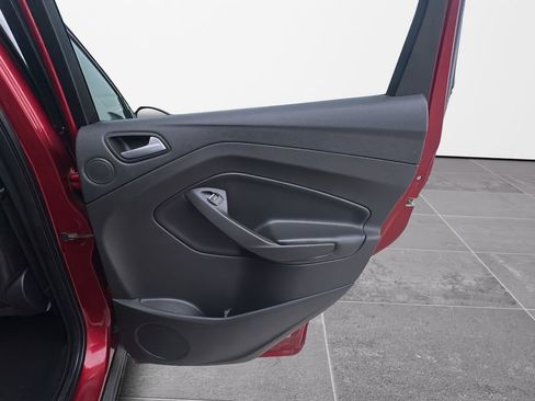 Used 2017 Ford Escape Titanium image 33