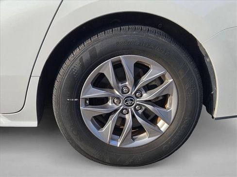 Used 2022 Toyota Sienna XLE AWD/4WD image 4