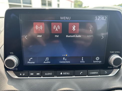 Used 2025 Nissan Sentra SV FWD image 20