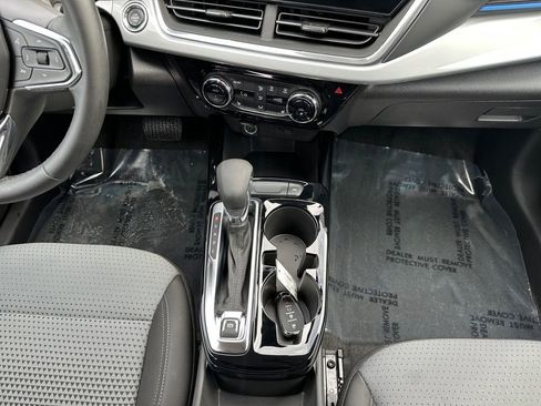 Used 2025 Chevrolet Trax LT w/ Driver Confidence Package FWD image 11