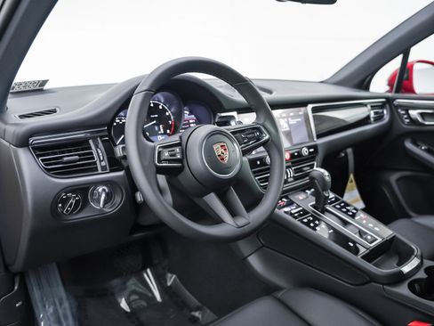 New 2026 Porsche Macan image 4