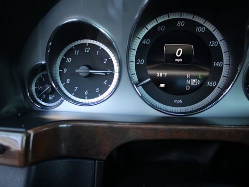 Used 2013 Mercedes-Benz E 350 4MATIC Sedan image 23