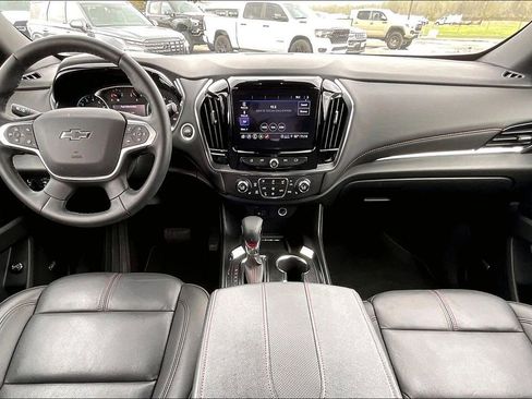 Used 2023 Chevrolet Traverse RS FWD image 7