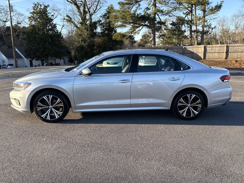 Used 2020 Volkswagen Passat 2.0T SEL image 9