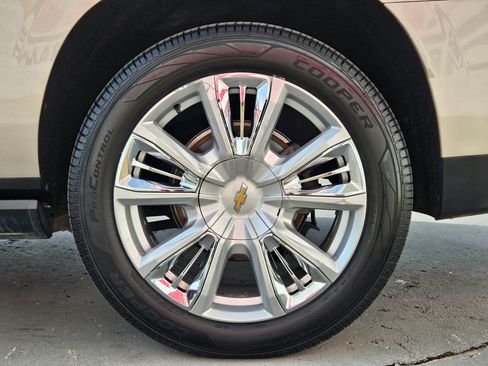 Used 2021 Chevrolet Suburban High Country image 28