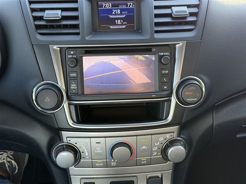 Used 2013 Toyota Highlander SE AWD/4WD image 12