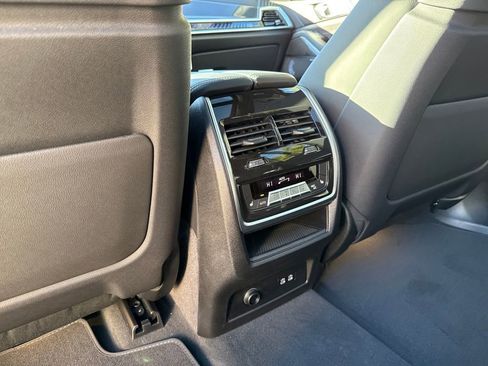 New 2026 BMW X7 M60i image 21