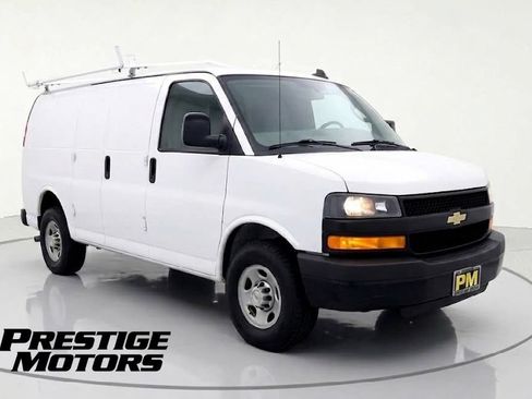 Used 2018 Chevrolet Express 2500 w/ Driver Convenience Package RWD image 1