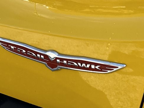 Used 2023 Jeep Renegade Trailhawk AWD/4WD image 13