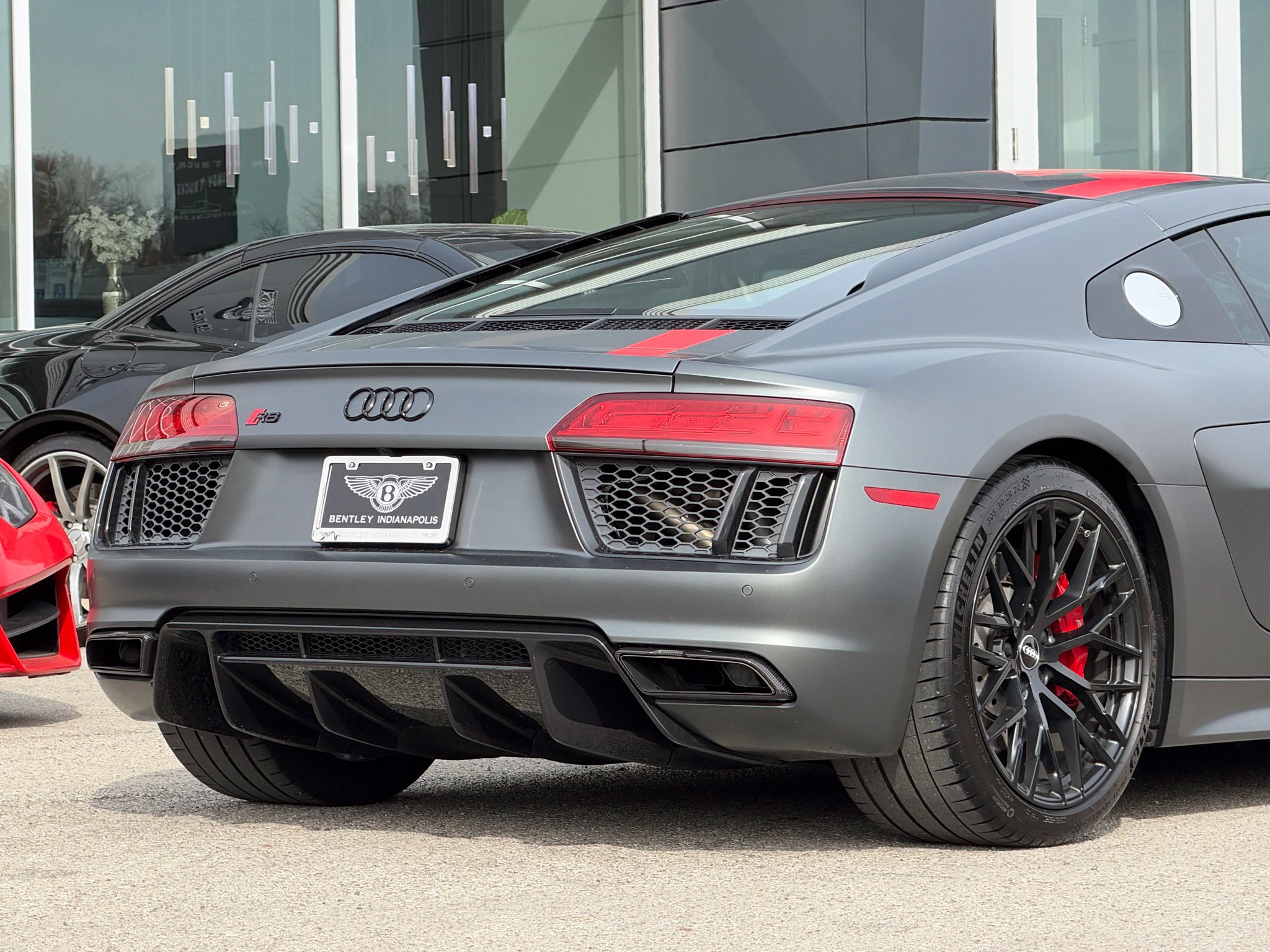 Used 2018 Audi R8 V10 w/ Premium Package RWD image 9