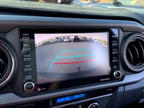 Used 2022 Toyota Tacoma TRD Off-Road image 25