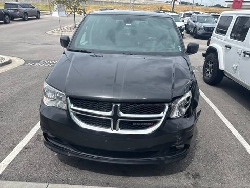 Used 2019 Dodge Grand Caravan SXT FWD image 2