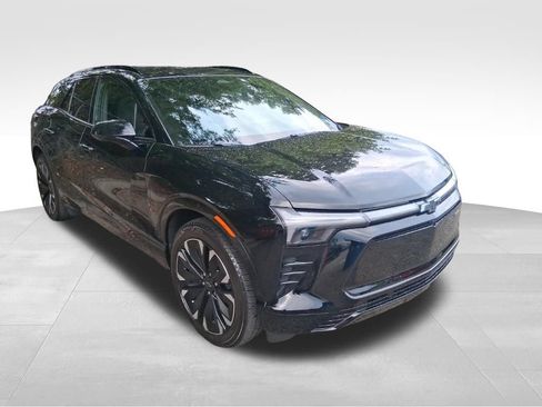 Used 2025 Chevrolet Blazer EV RS RWD image 3