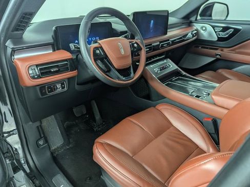 Used 2025 Lincoln Aviator Reserve w/ Equipment Group 201A AWD/4WD image 11