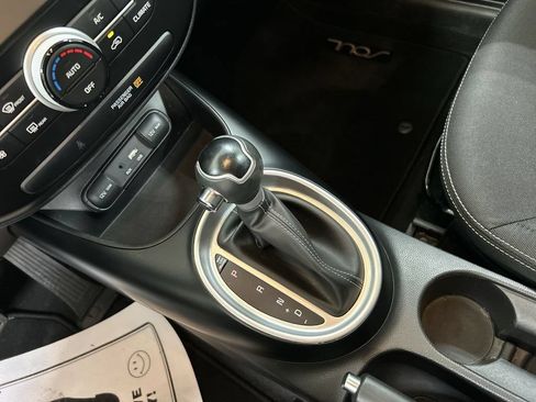 Used 2019 Kia Soul + FWD image 17