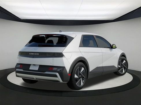 New 2026 Hyundai Ioniq 5 SE image 4